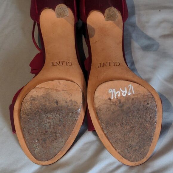 Glint satin heels 9.5  - Picture 5 of 6